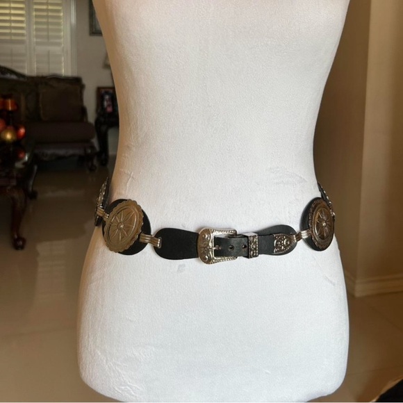 SOLD!!!Vintage Collectible Silver Large Oval Concho Belt. RARE 33” - Picture 2 of 7